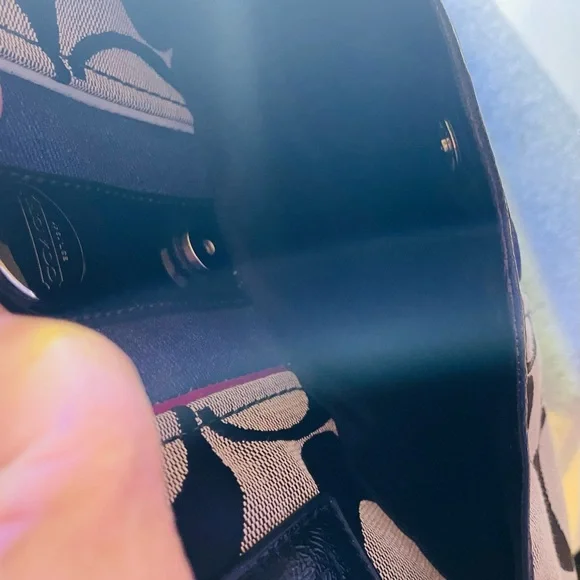 Coach Black and Cream Signature Tote - Picture 4 of 5